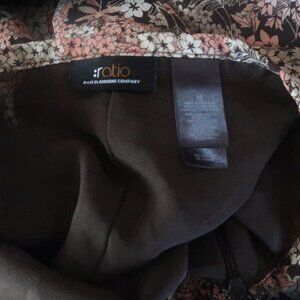 Sz 16 Ratio Knee Length skirt